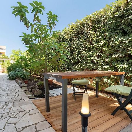 פרטיליה Charming Seafront Apartment With Garden And Patio מראה חיצוני תמונה