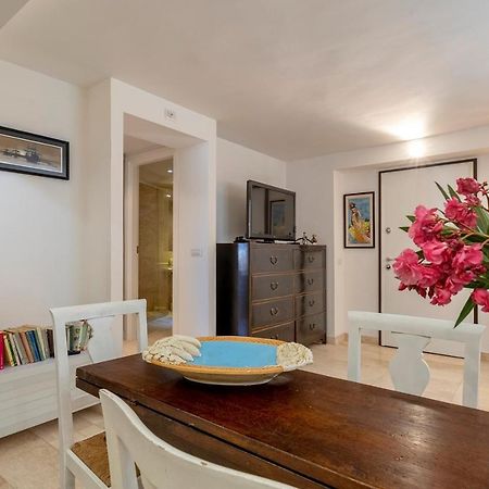 פרטיליה Charming Seafront Apartment With Garden And Patio מראה חיצוני תמונה