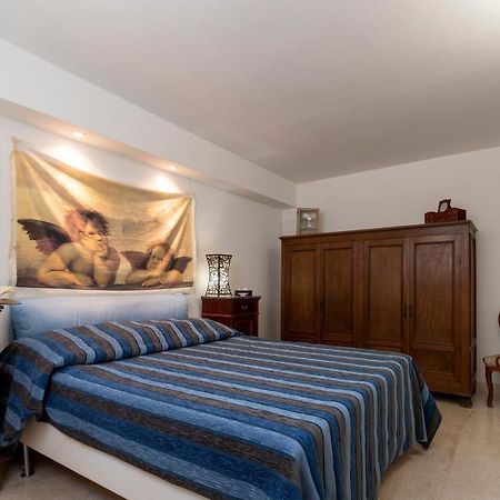 פרטיליה Charming Seafront Apartment With Garden And Patio מראה חיצוני תמונה