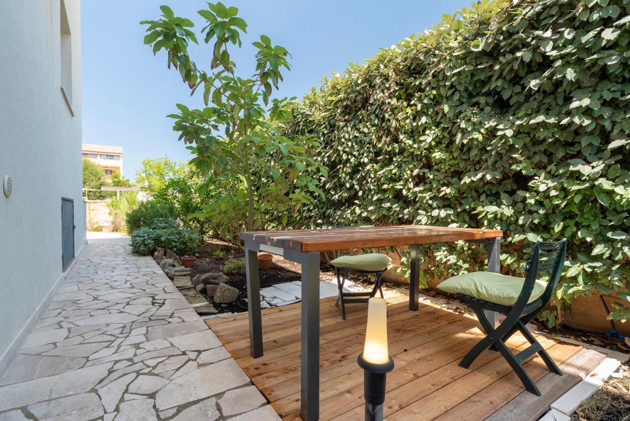 פרטיליה Charming Seafront Apartment With Garden And Patio מראה חיצוני תמונה
