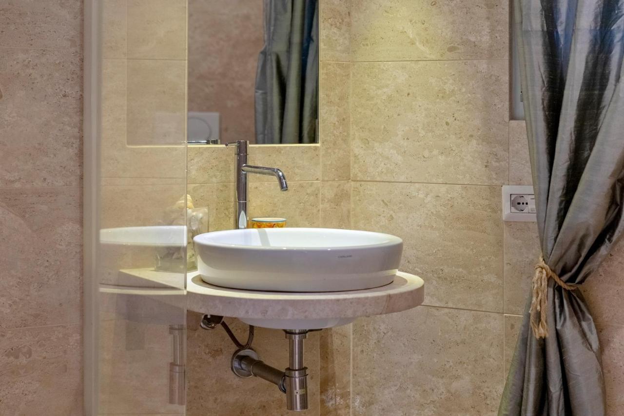 פרטיליה Charming Seafront Apartment With Garden And Patio מראה חיצוני תמונה