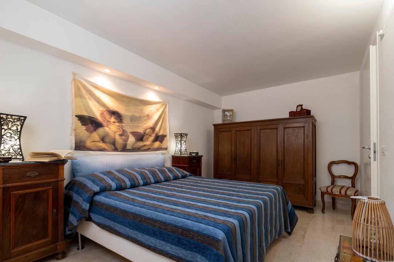 פרטיליה Charming Seafront Apartment With Garden And Patio מראה חיצוני תמונה