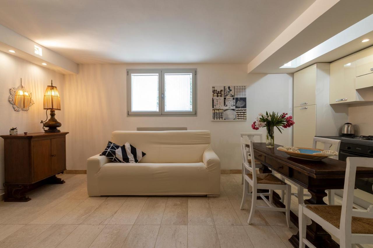 פרטיליה Charming Seafront Apartment With Garden And Patio מראה חיצוני תמונה