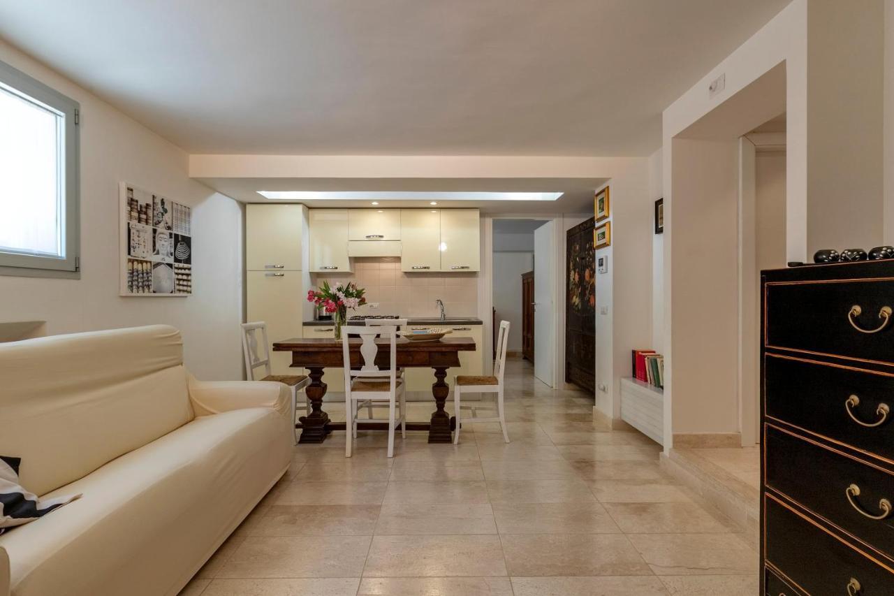 פרטיליה Charming Seafront Apartment With Garden And Patio מראה חיצוני תמונה