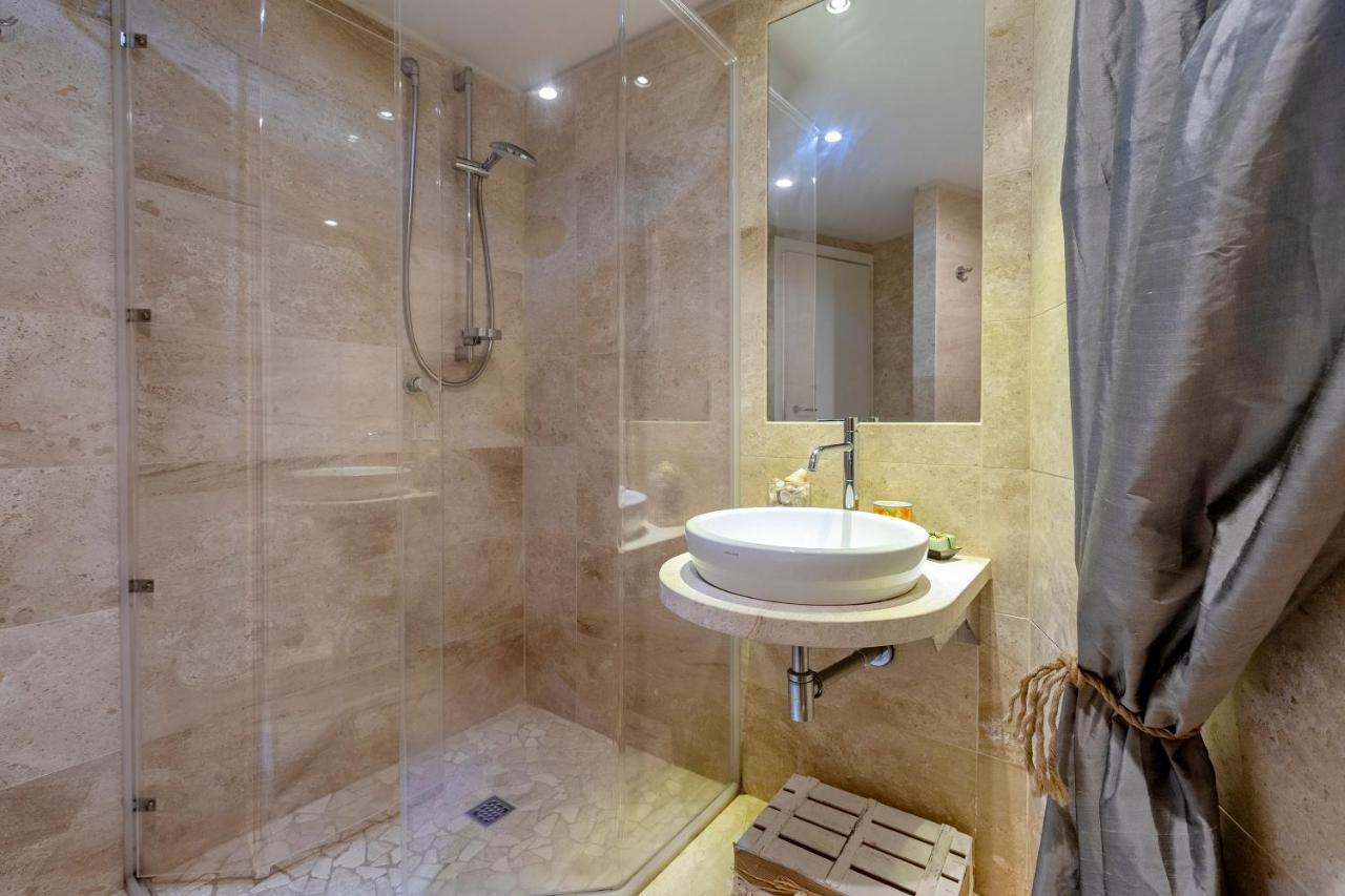 פרטיליה Charming Seafront Apartment With Garden And Patio מראה חיצוני תמונה
