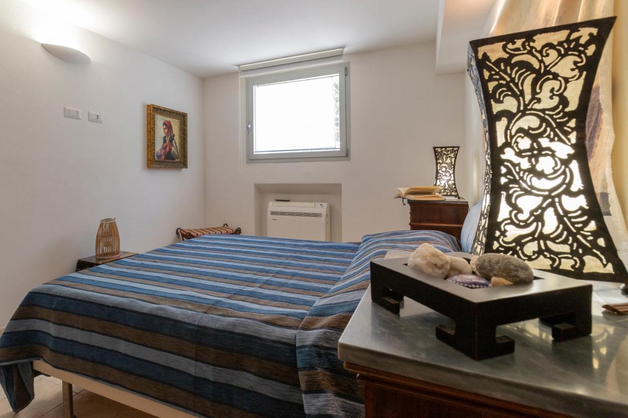 פרטיליה Charming Seafront Apartment With Garden And Patio מראה חיצוני תמונה
